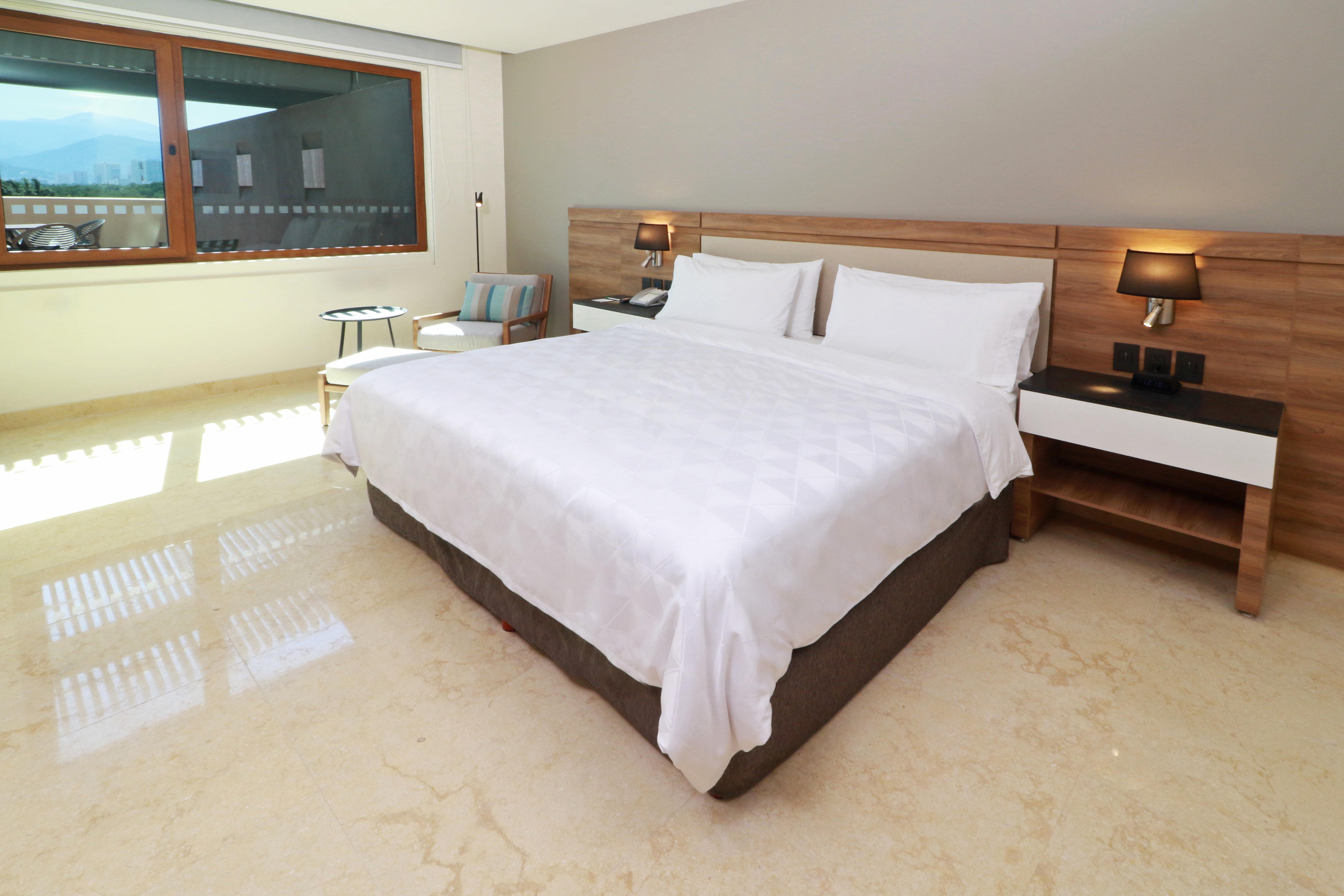 Hotel Inn&suites - Marina&golf, An Ihg Puerto Vallarta